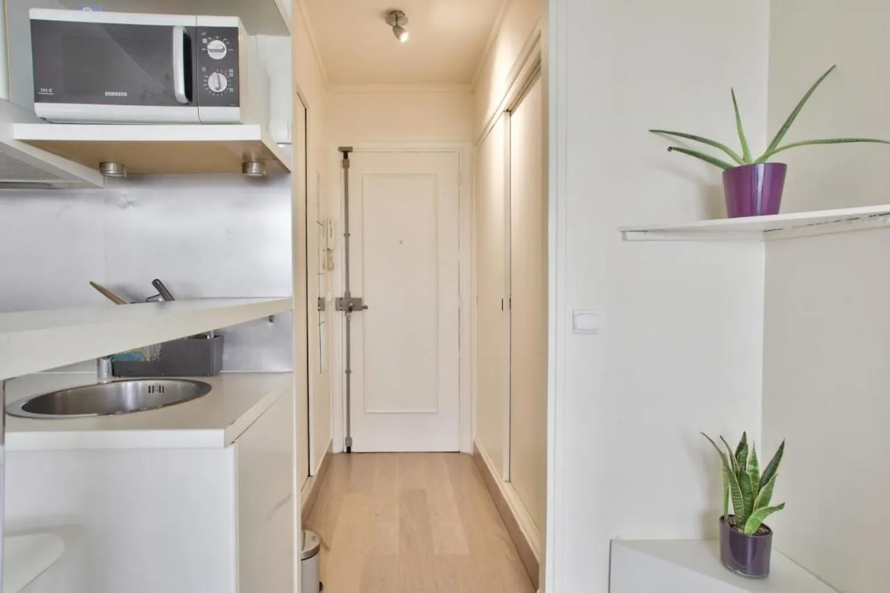 Charming Studio In The Heart Of The Invalides France